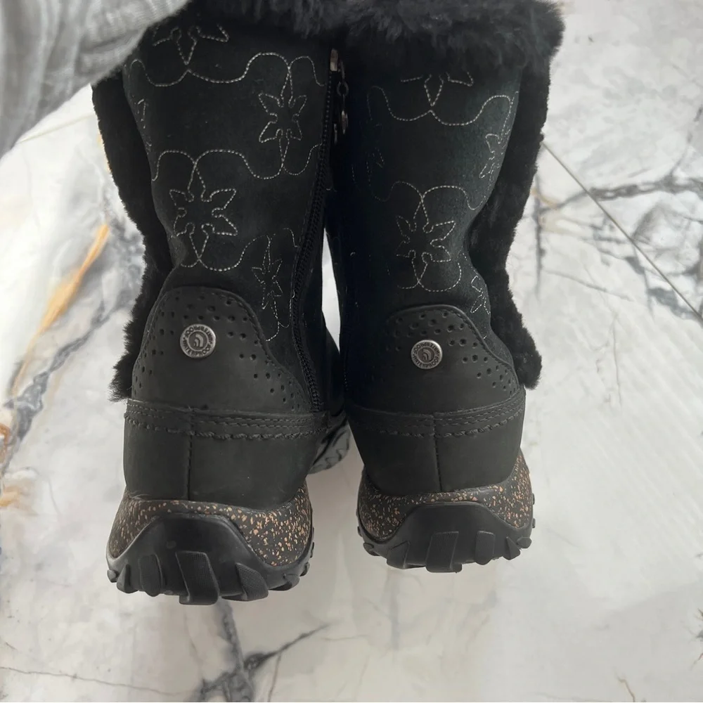 The North Face Women's Black Primaloft Winter Boots with fur & snowflake design